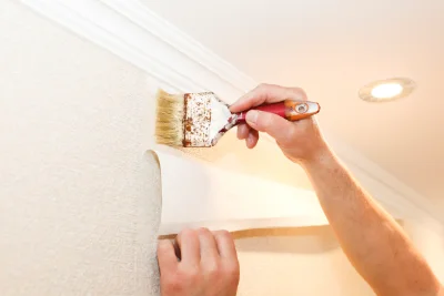 Pose de papier peint à Saint-Maclou — revêtements muraux et toiles de verre